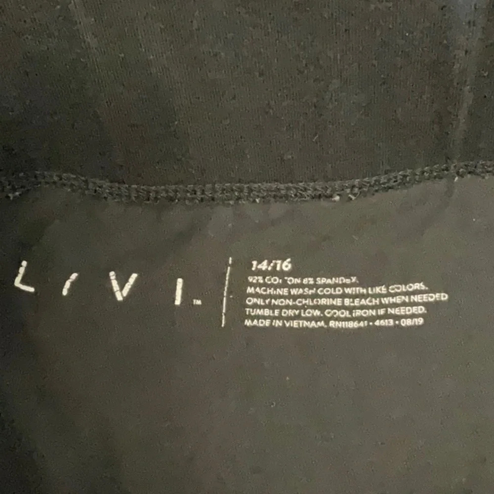 LIVI - Picture 3 of 3